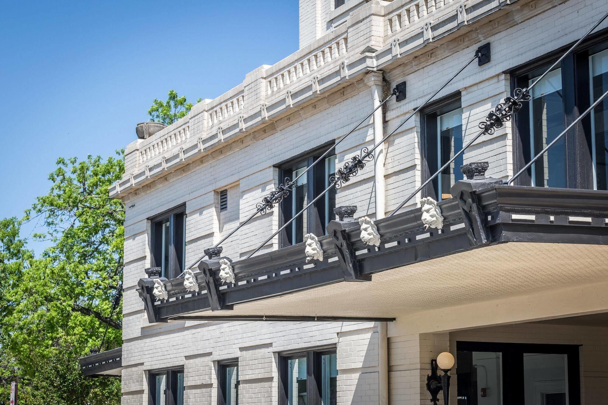 Park Plaza Hotel Сегин Экстерьер фото