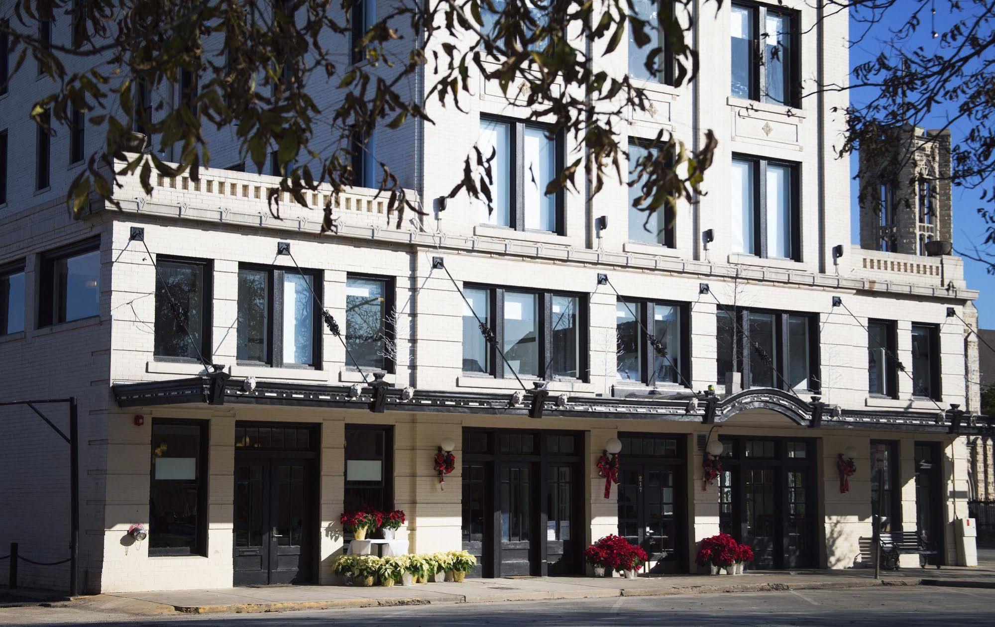 Park Plaza Hotel Сегин Экстерьер фото