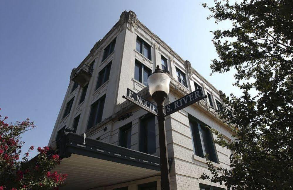 Park Plaza Hotel Сегин Экстерьер фото